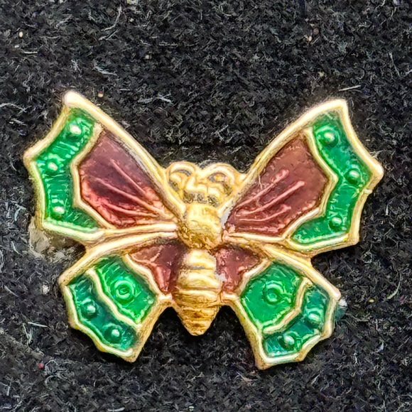 Simply whispers butterfly stud earrings - Picture 2 of 4